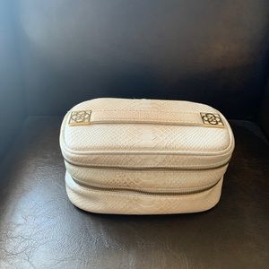 Kendra Scott travel makeup bag in python print